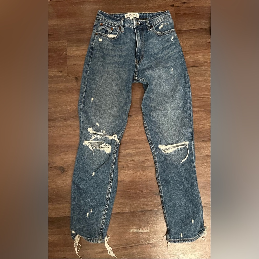 Abercrombie and finch mom jeans. Size:25r